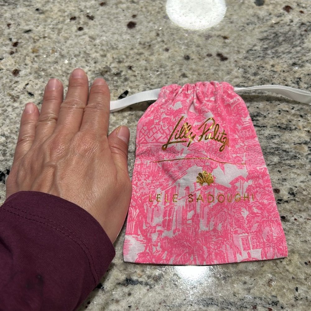 Lilly Pulitzer Drawstring Bag Approximately 6”*4”… - image 4